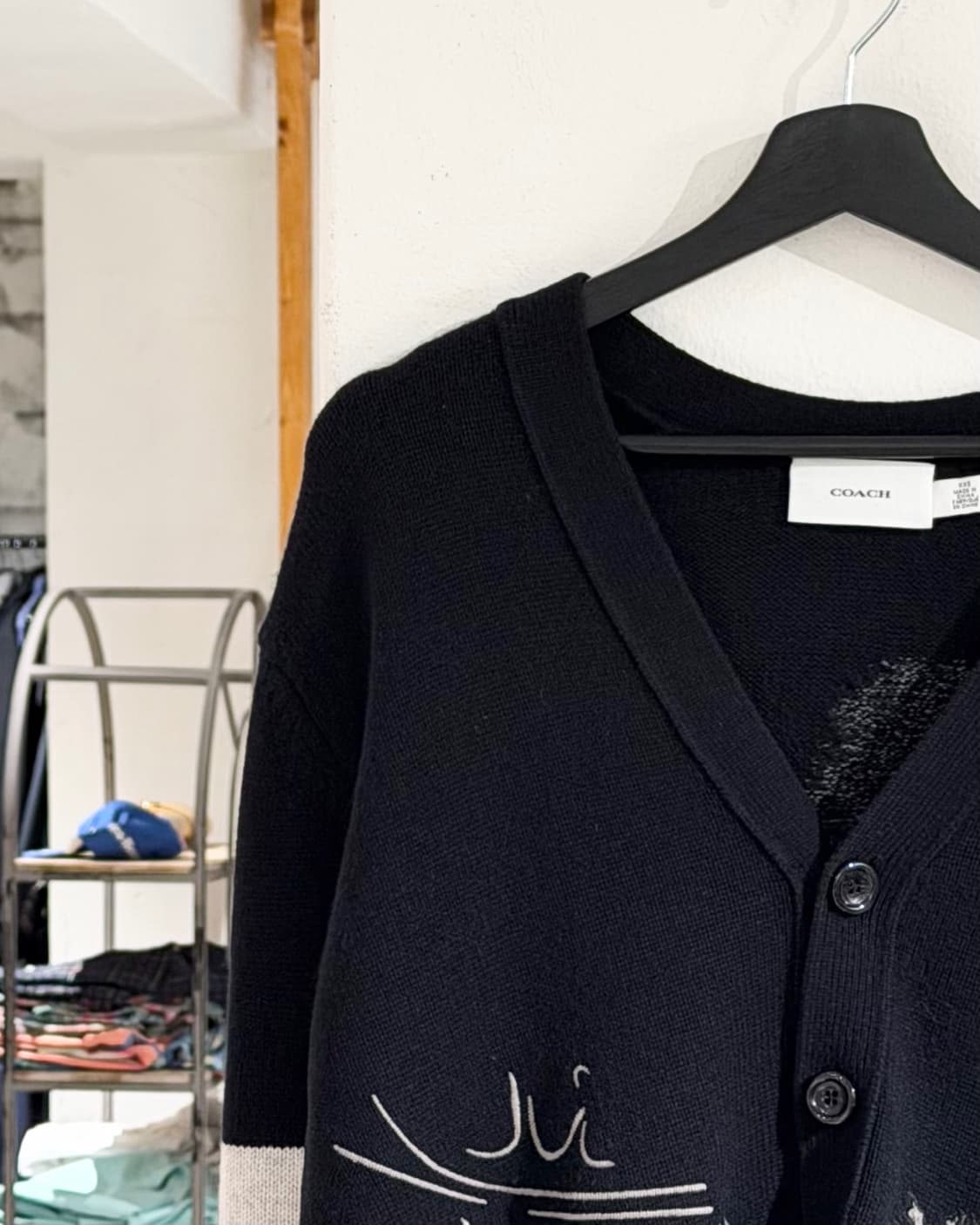 코치 x 뽀빠이 블랙 울 블랜드 브이넥 가디건 상품이미지2