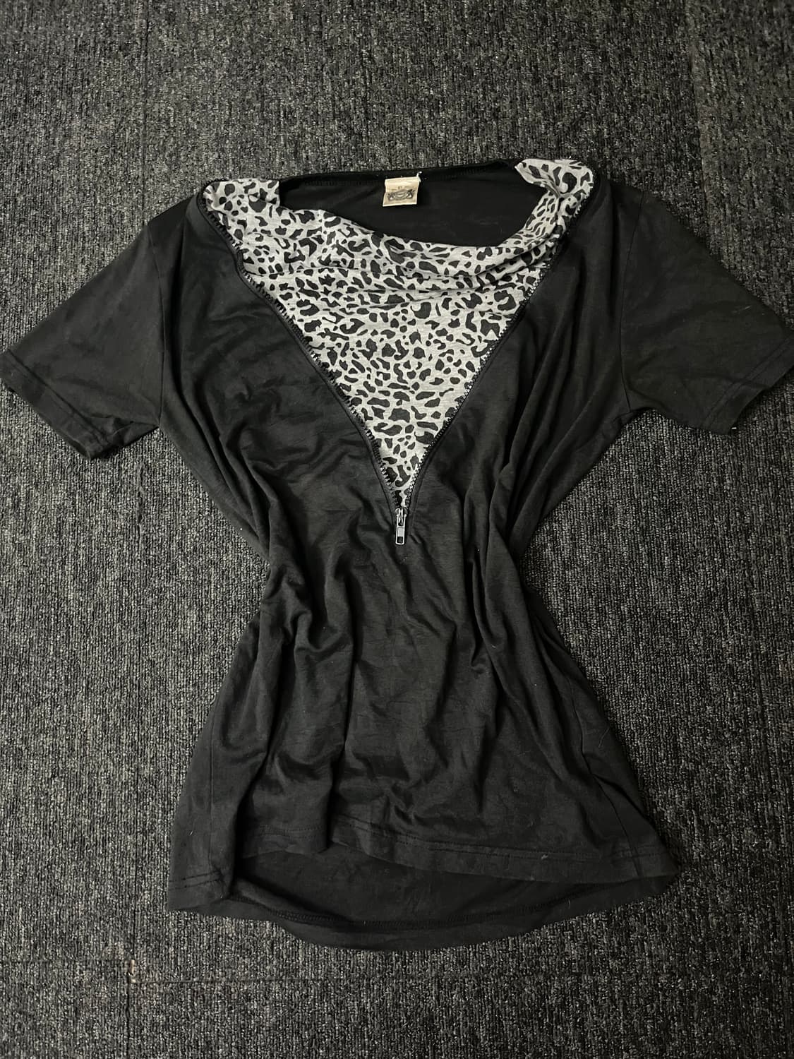 AERO 검정 레오파드 갸루 반팔 티셔츠 상품이미지1