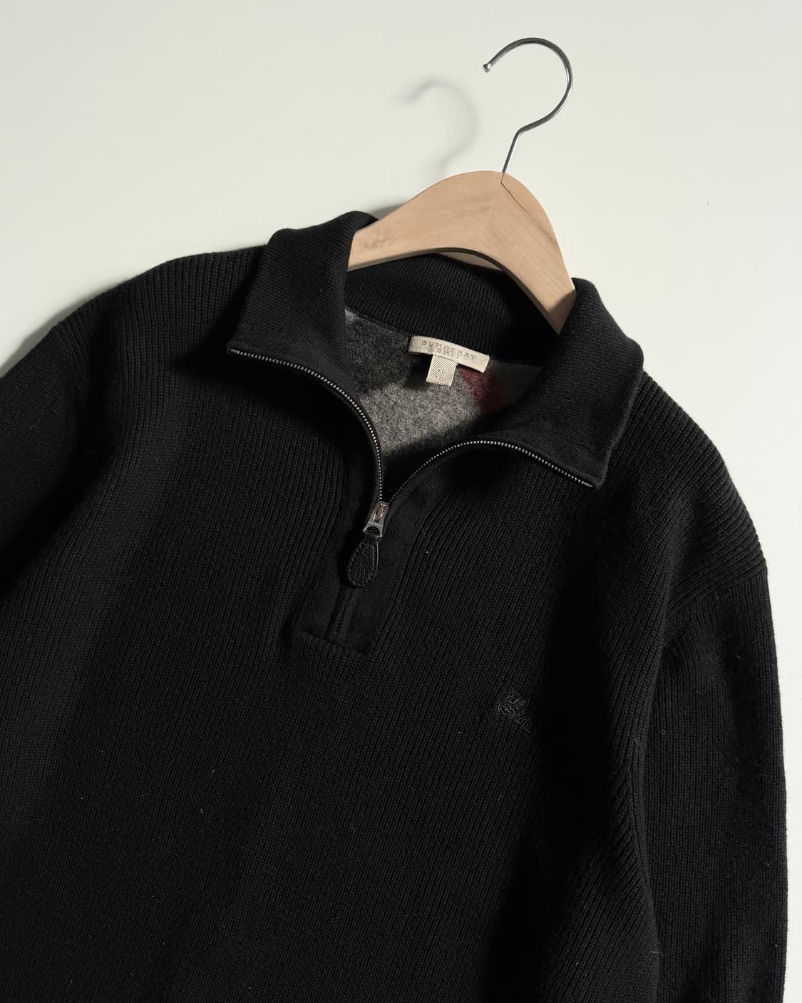 Burberry 버버리 코튼캐시미어 블랙컬러 브릿 하프집업 니트 상품이미지4