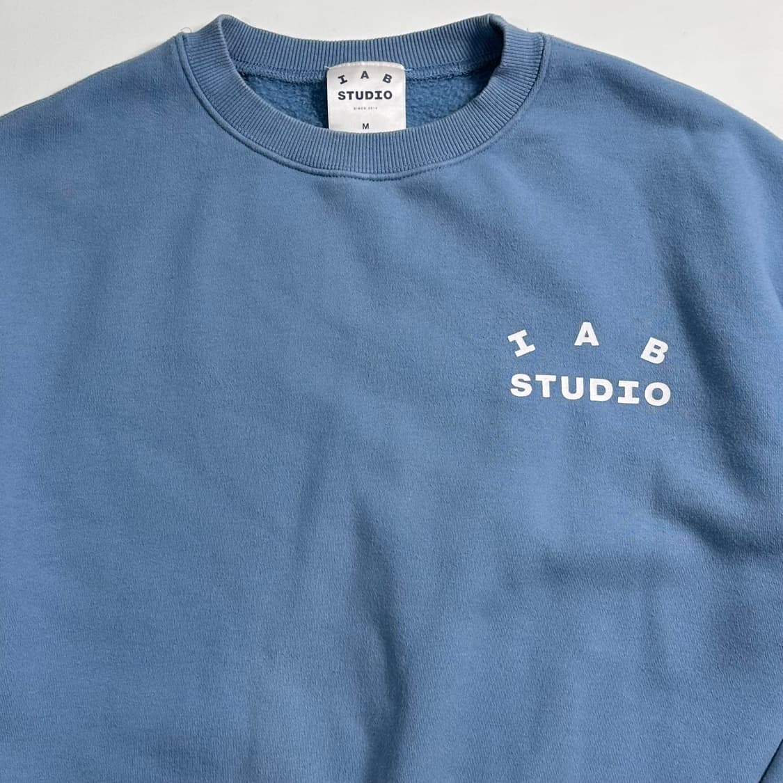 아이앱 스튜디오 블루 맨투맨   상품이미지2