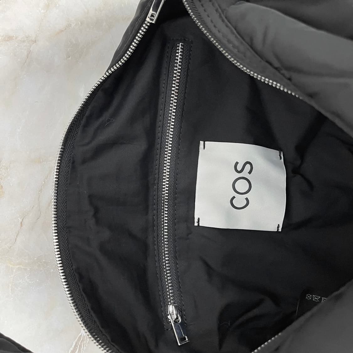 COS 코스 퀼팅 패디드 숄더백 블랙 상품이미지6