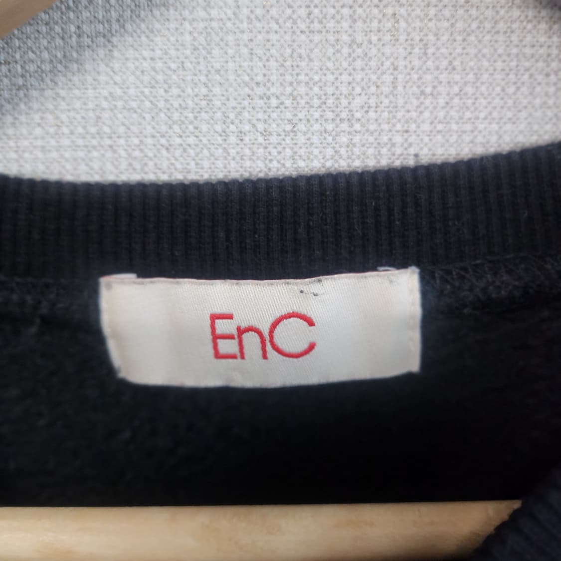 [Free] 이앤씨 Enc 프린지 장식 기모 맨투맨 상품이미지3