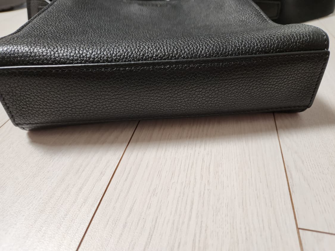 미사용) 빈폴ACC 블랙 엘로이 세로 메신저백 미니 BE78D2M055
 상품이미지9