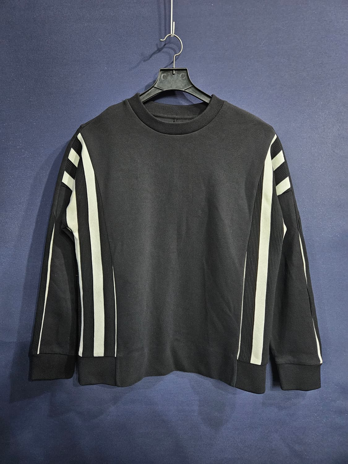 시스템옴므 블랙컬러 남성 105 맨투맨  상품이미지1