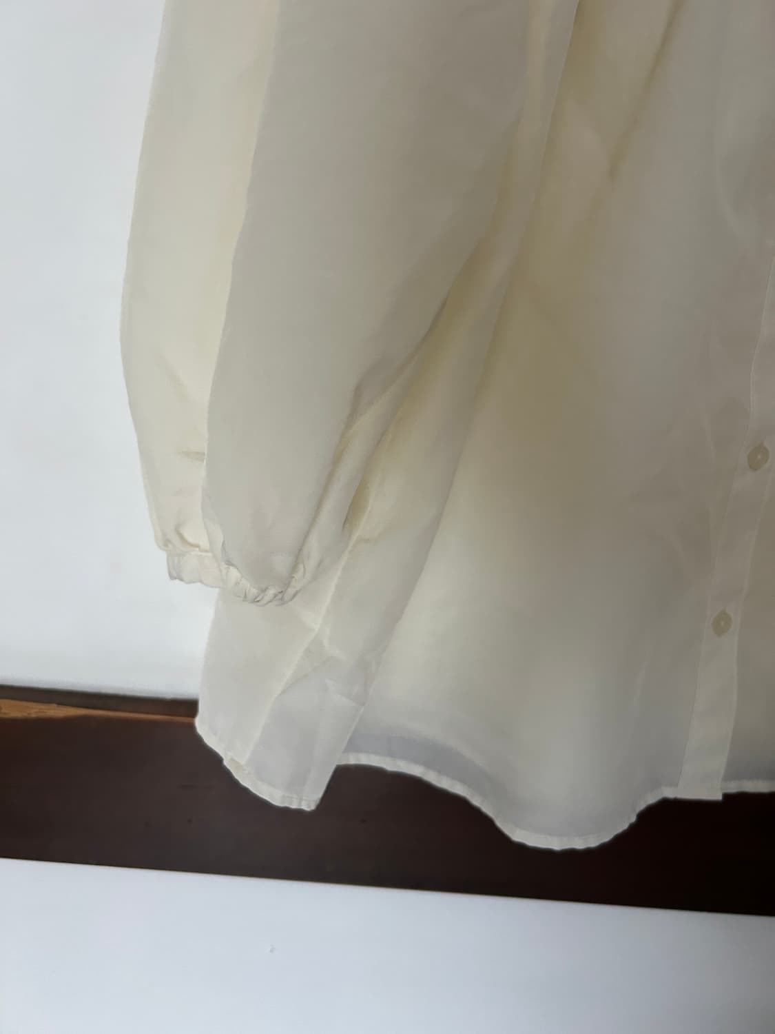 아이보리 프릴 셔츠  상품이미지4