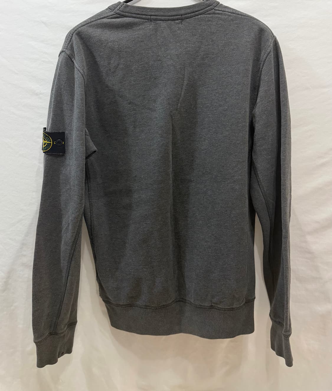 스톤아일랜드 맨투맨 차콜 그레이 상품이미지2