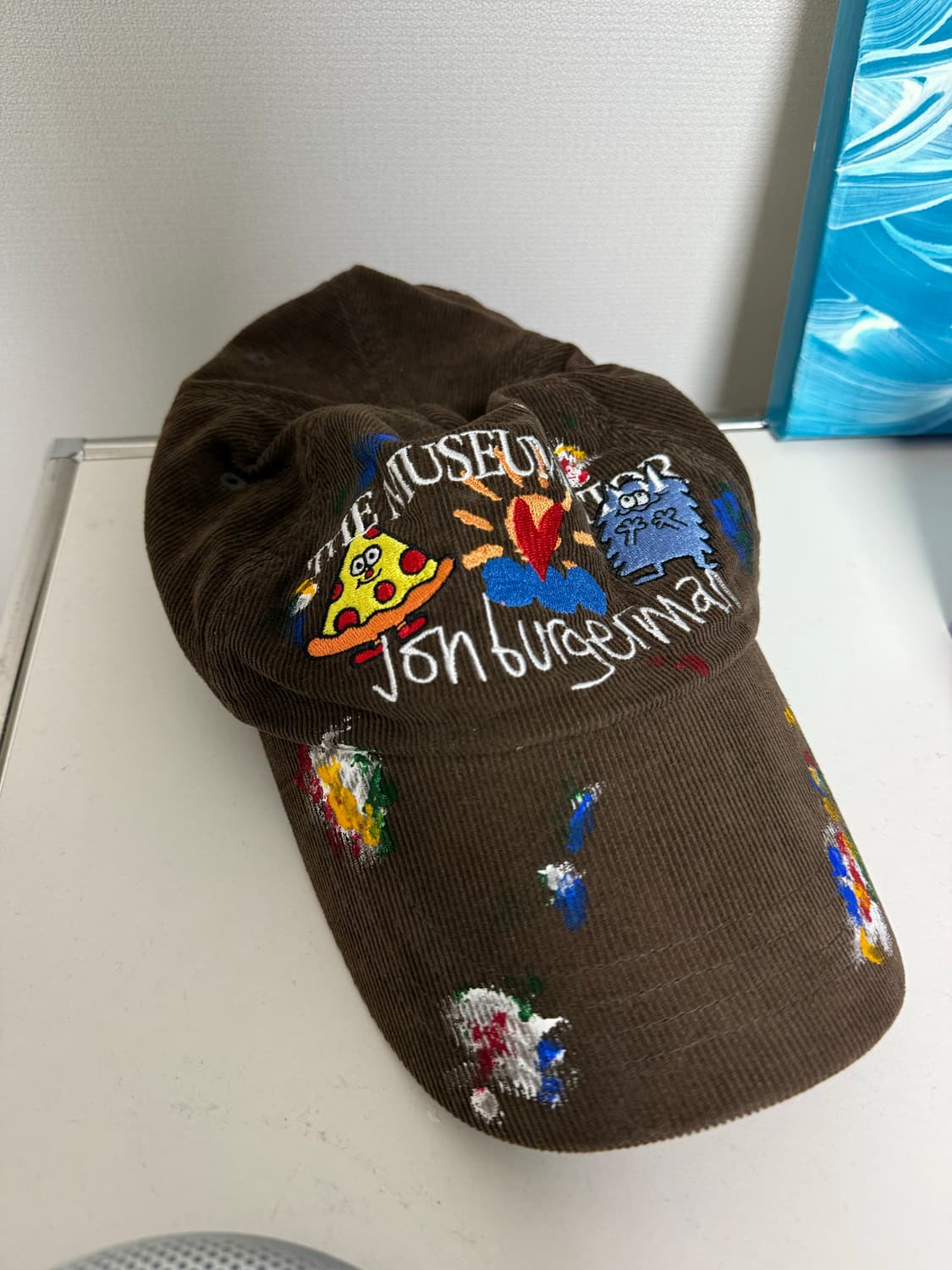 더뮤지엄비지터 존 버거맨 볼캡 브라운 상품이미지1