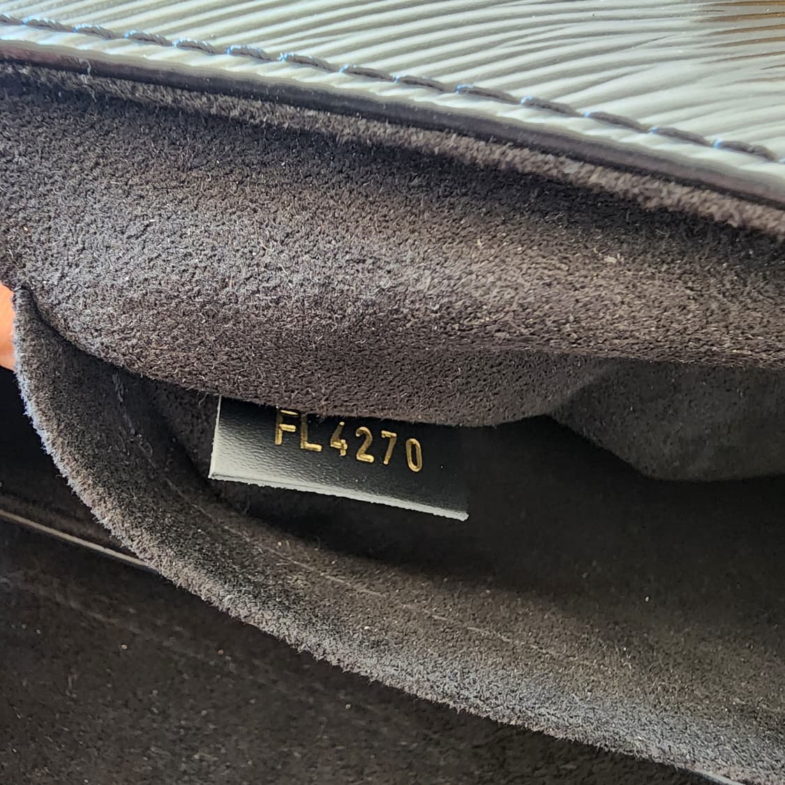 초민트급 루이비통 트위스트 MM 블랙 금장 상품이미지9