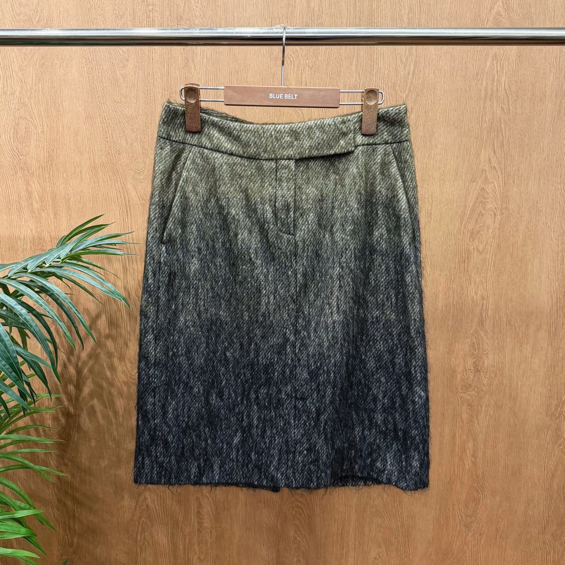 셀린느 H라인 울 미디 스커트 헤링본 패턴 그라데이션 디테일 올리브 블랙 상품이미지1