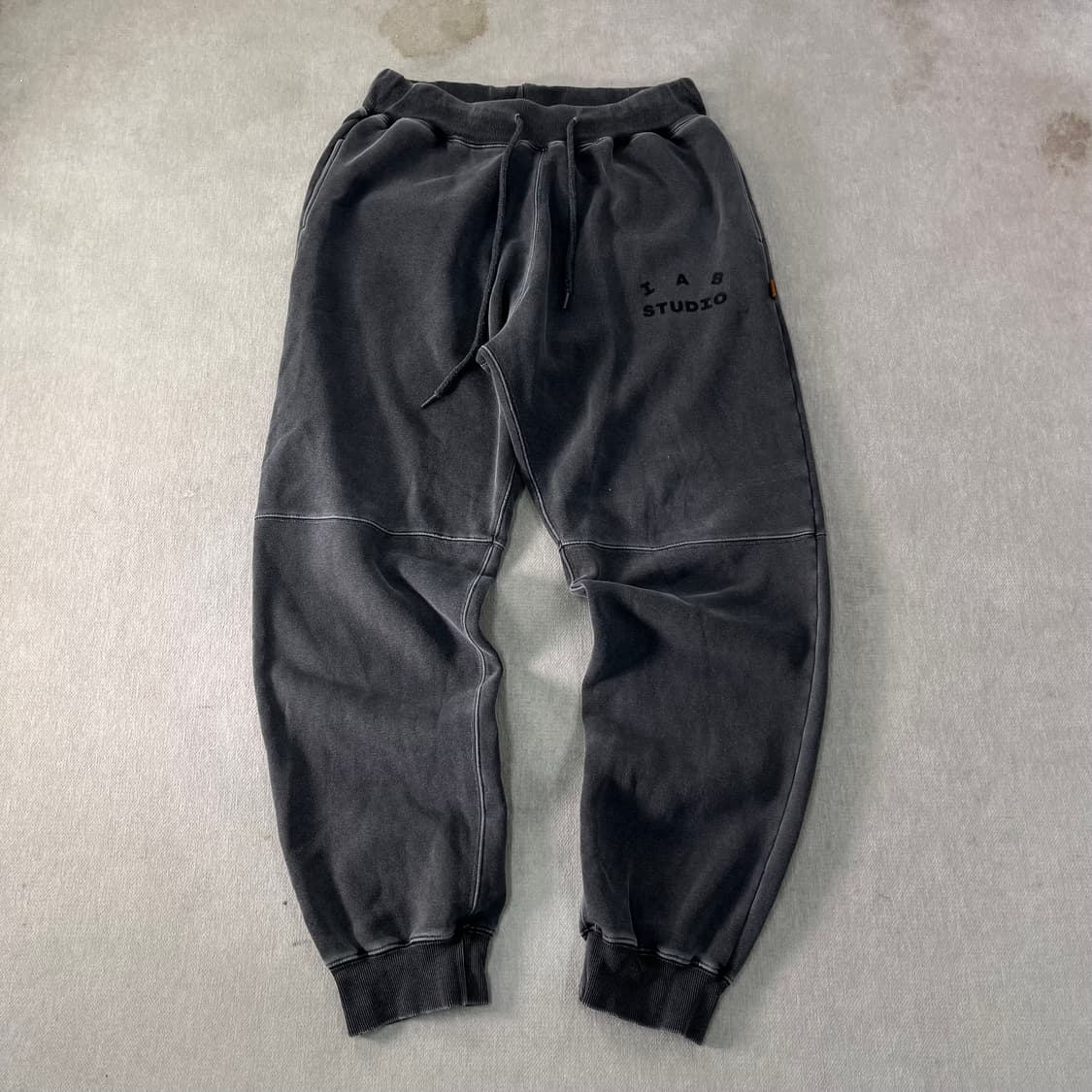 36 아이앱 스튜디오 블록 피그먼트 팬츠 상품이미지1