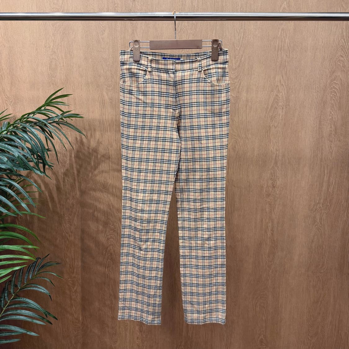 버버리 런던 슬랙스 팬츠 체크 패턴 후면 더블 포켓 디테일 베이지 상품이미지1