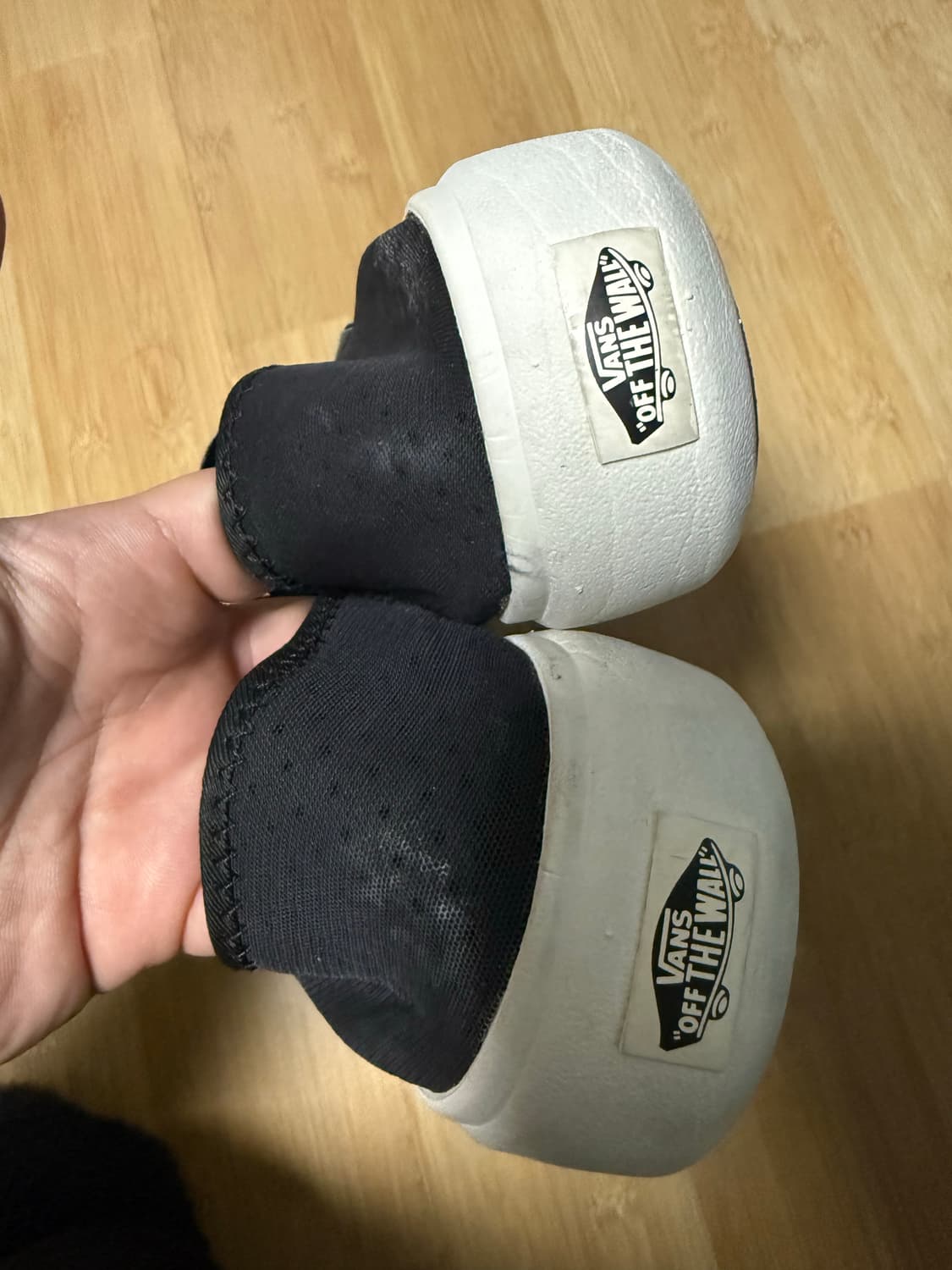 반스 컴피쿠시 원 반다나 블랙 스니커즈 275 상품이미지3