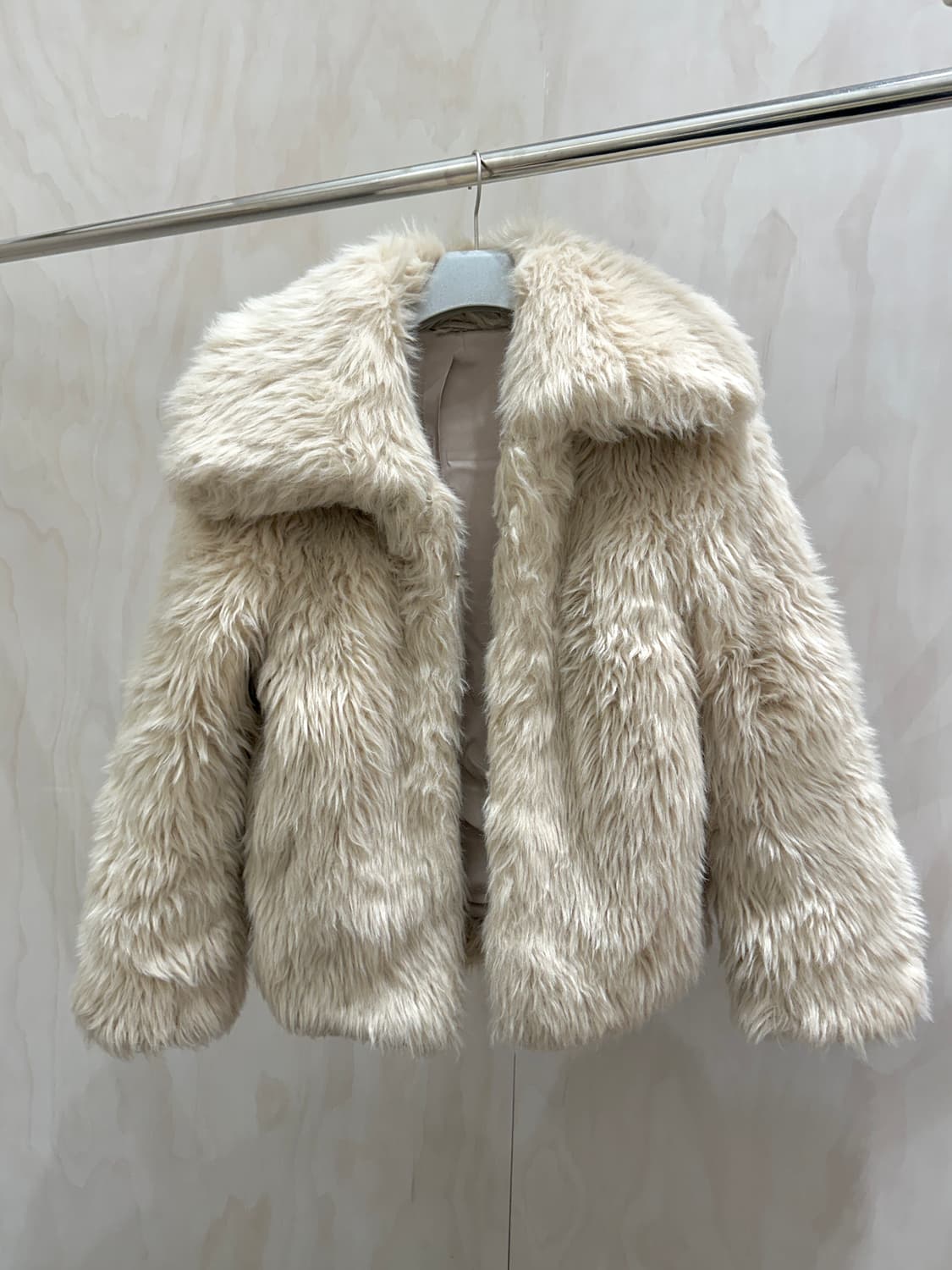 앤아더스토리즈 아이보리 퍼 자켓 상품이미지1