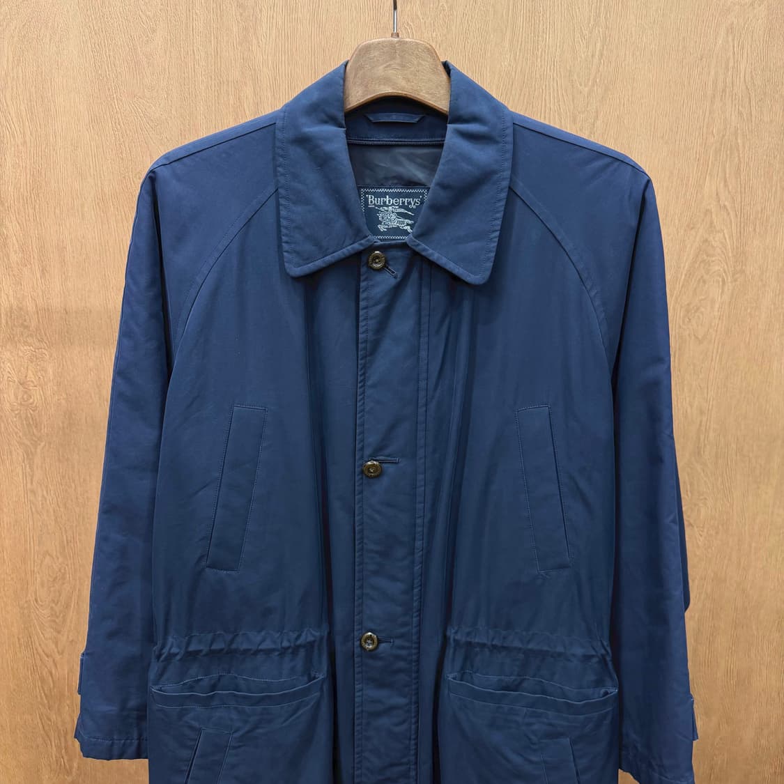 버버리 싱글 코트 래글런 슬리브 허리 셔링 포켓 디테일 네이비 상품이미지4