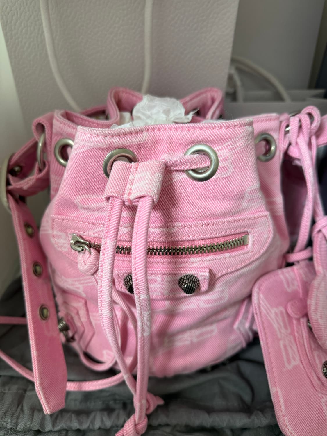 1회착용) 정품 발렌시아가 버킷백 xs 상품이미지2