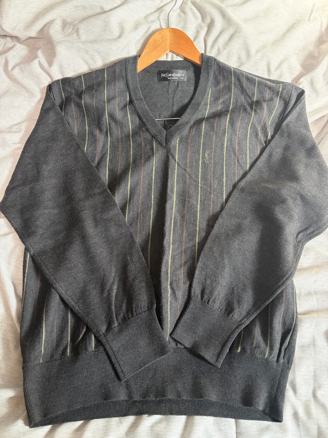 YSL 브이넥 니트 상품이미지1