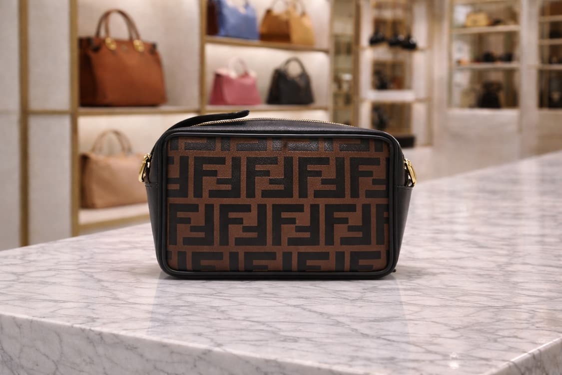 [S급] 펜디FF 로고 미니 카메라백 판매합니다!!! 상품이미지1