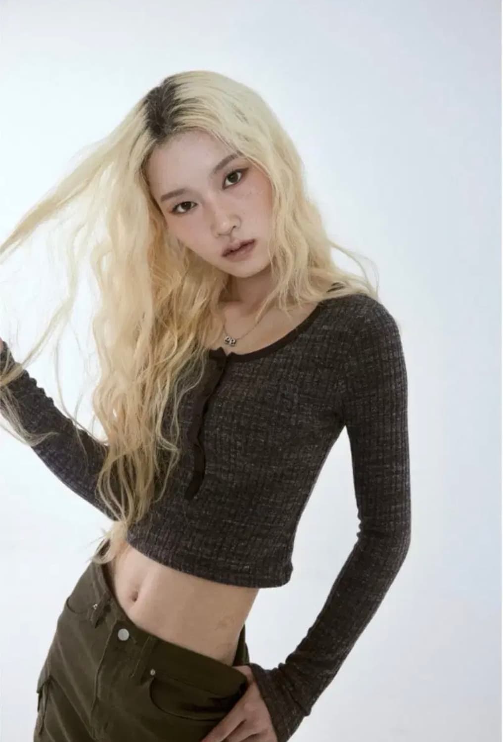 애즈온 마다 버튼 티 차콜 상품이미지1