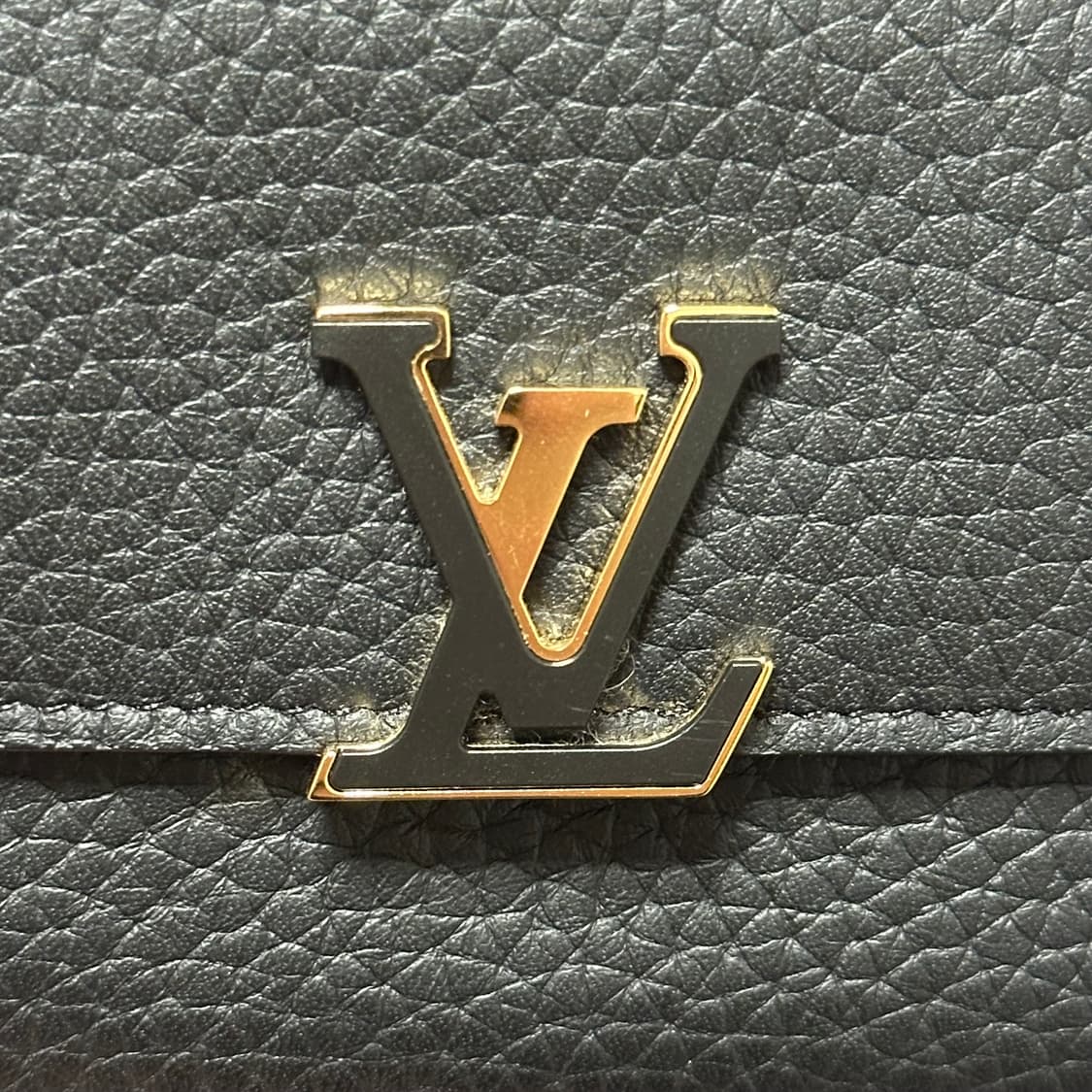 [풀구성] 루이비통 카퓌신 중지갑 상품이미지3