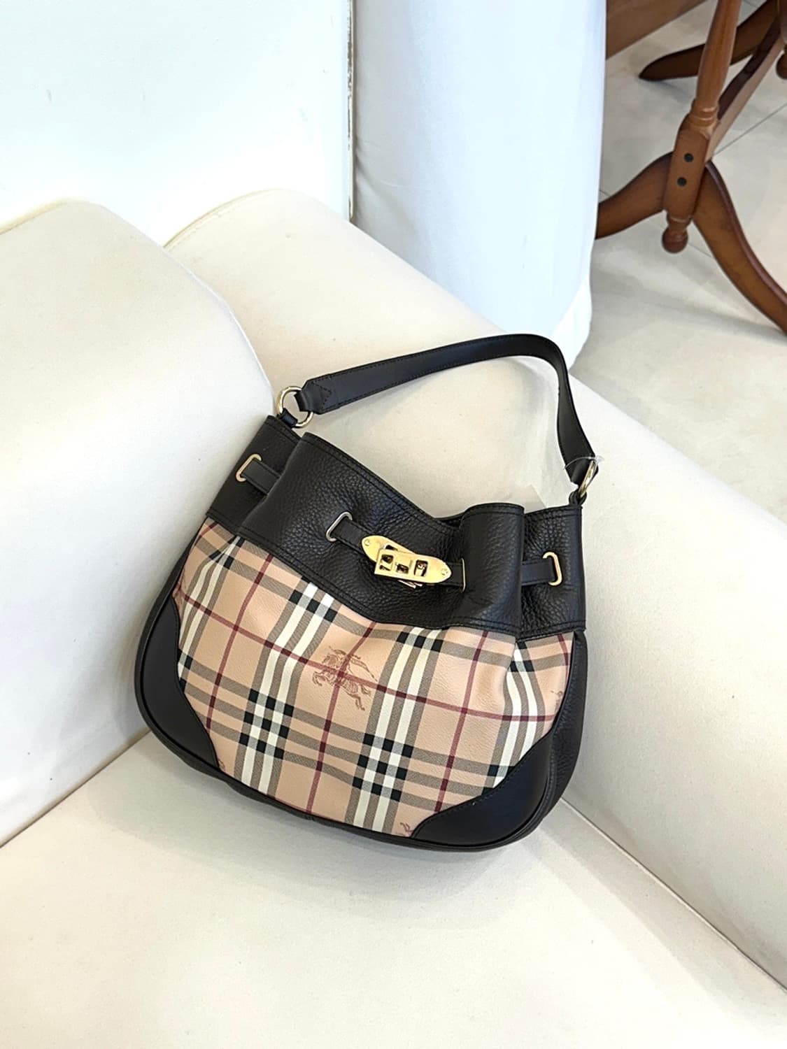 버버리 헤이마켓 체크 월든 벨트 호보 숄더백 (정품) 상품이미지1
