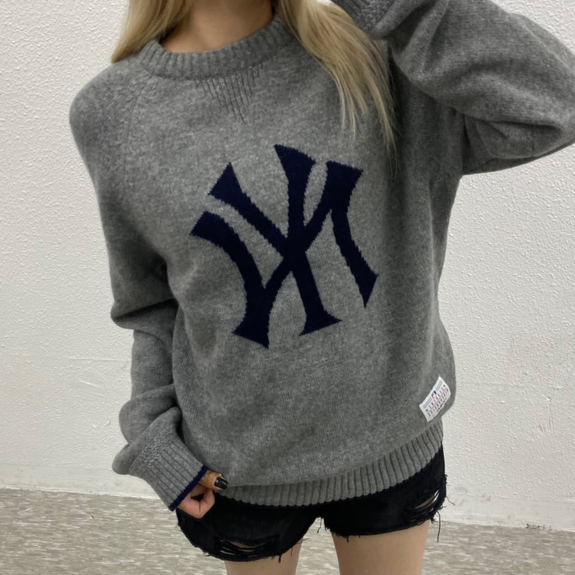 뉴에라 센터로고 그레이 니트 100 상품이미지1