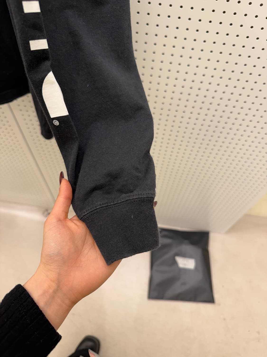 칼하트 시그니처 롱슬리브 블랙 U1567 상품이미지4