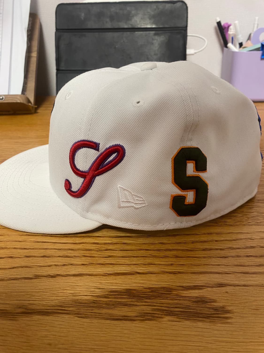 슈프림 멀티 S 로고 뉴에라 화이트 - 25SS 상품이미지4