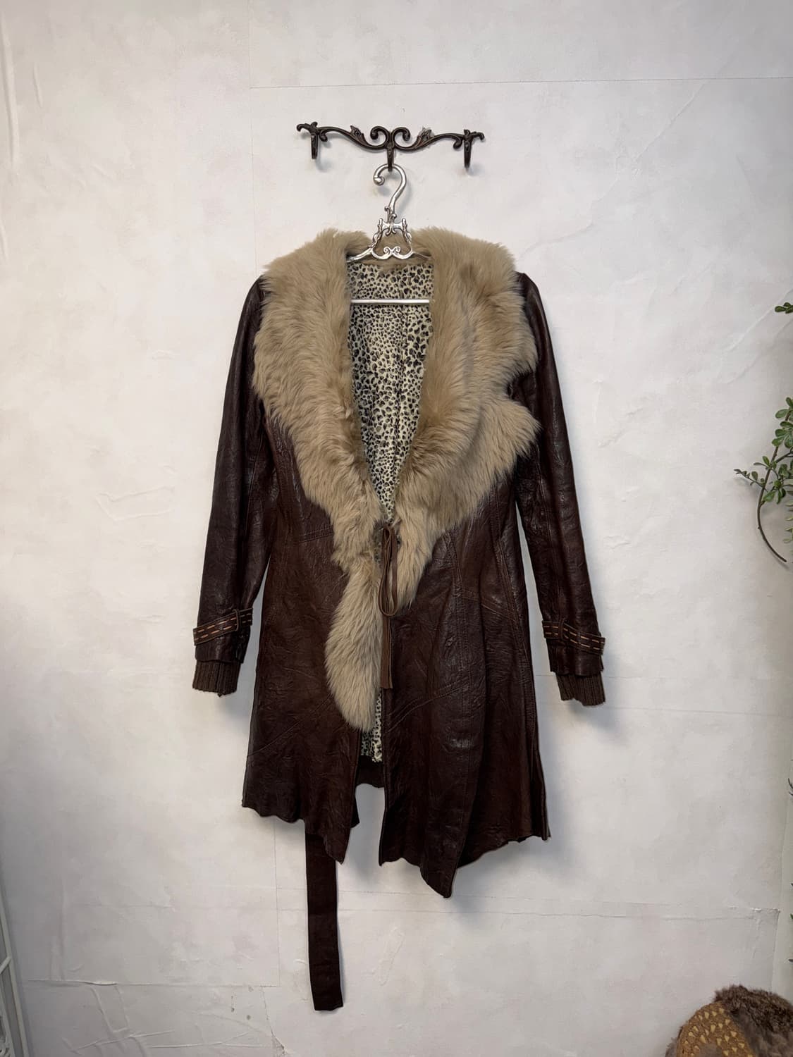 Dark brown lamb skin fur belted coat 상품이미지3