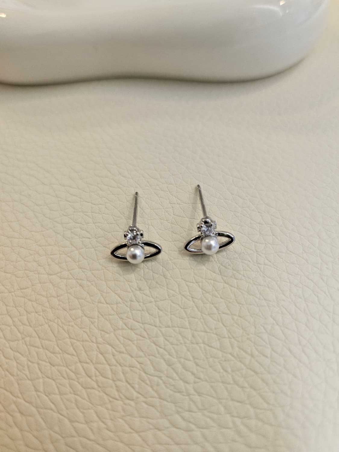 비비안웨스트우드 업사이클링 진주 미니 귀걸이 상품이미지1