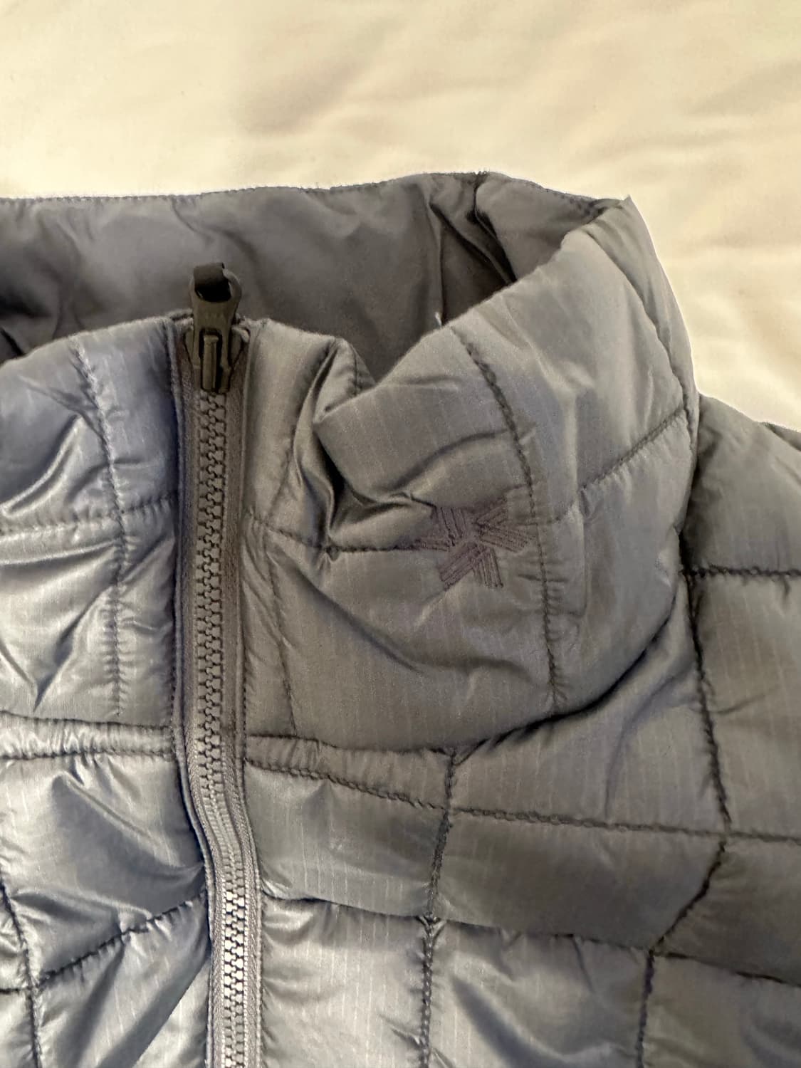 골드윈 사각퀼팅 패딩 그레이 4번 새상품 상품이미지2