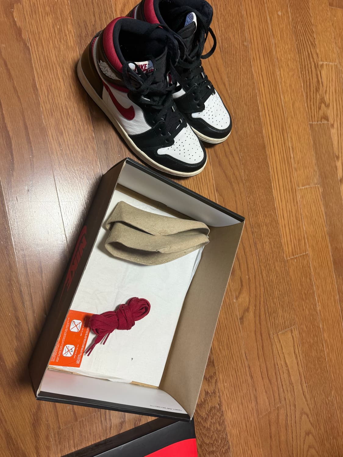 [255] 조던 1 레트로 하이 OG 짐레드 상품이미지10