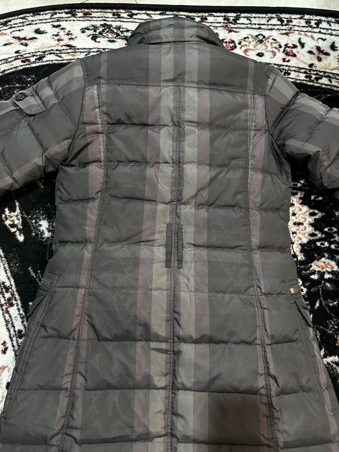 버버리 체크 퀼팅 롱 패딩 코트 상품이미지7