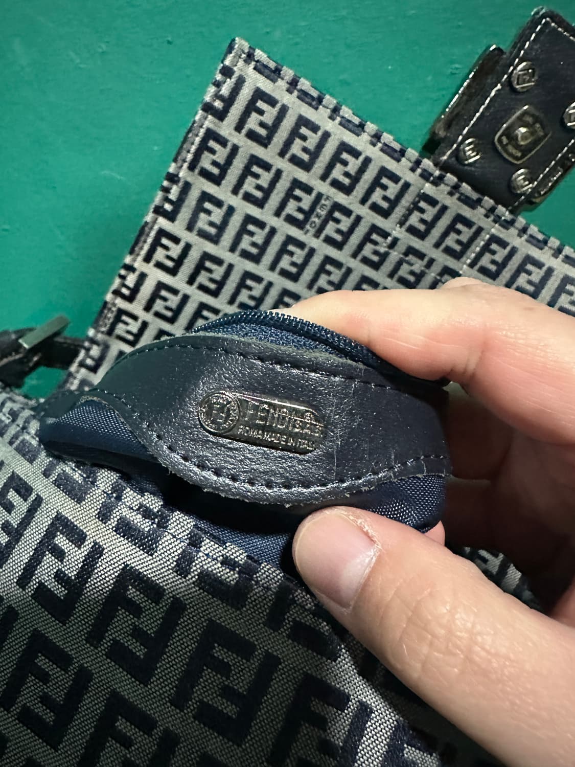 펜디 바게트백 그레이 상품이미지6