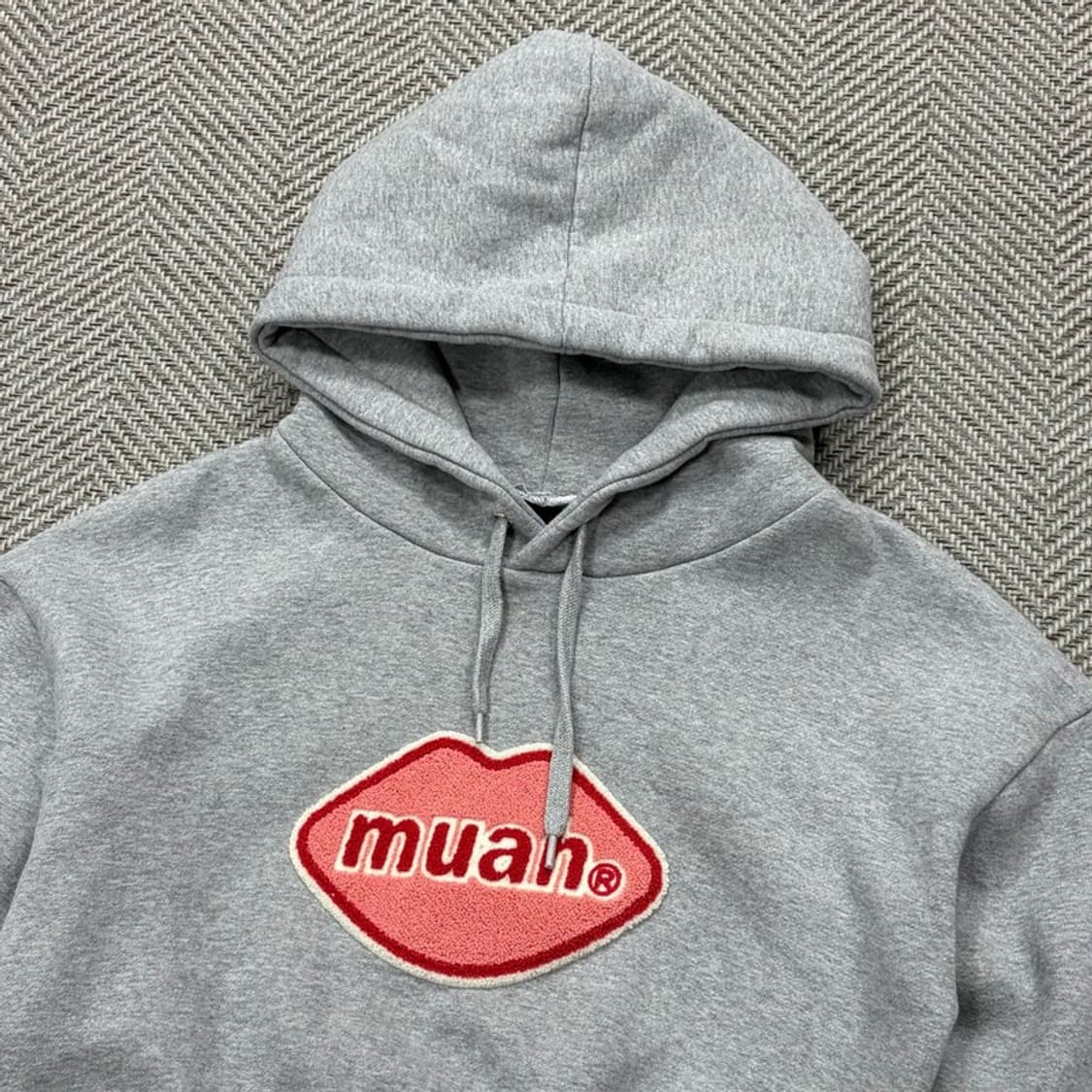 무아무아 로고 와펜 크롭 후드티 v2113 상품이미지3