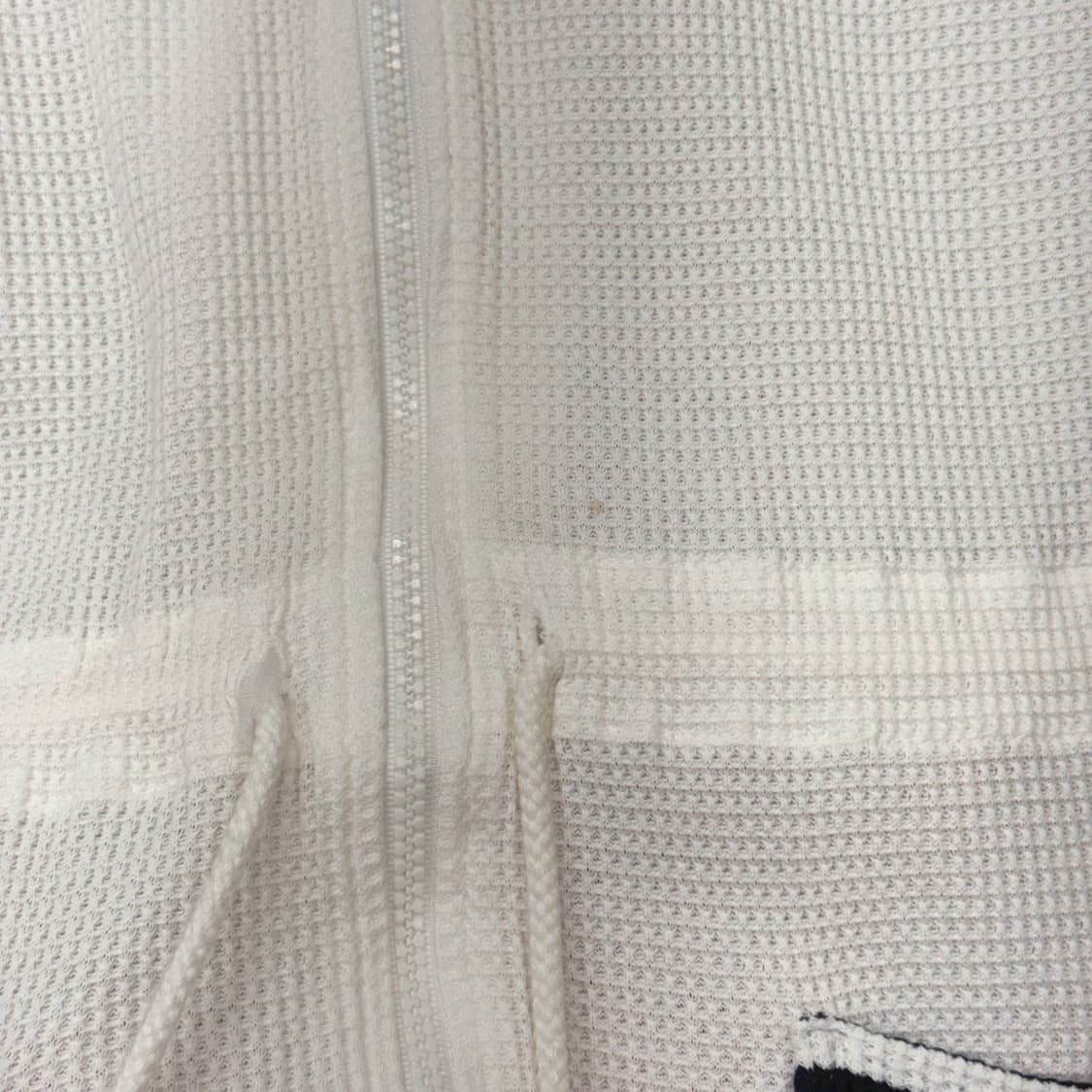 꾸레쥬 스트라이프 후드 집업 니트 로고 자수 포켓 디테일 아이보리 상품이미지9