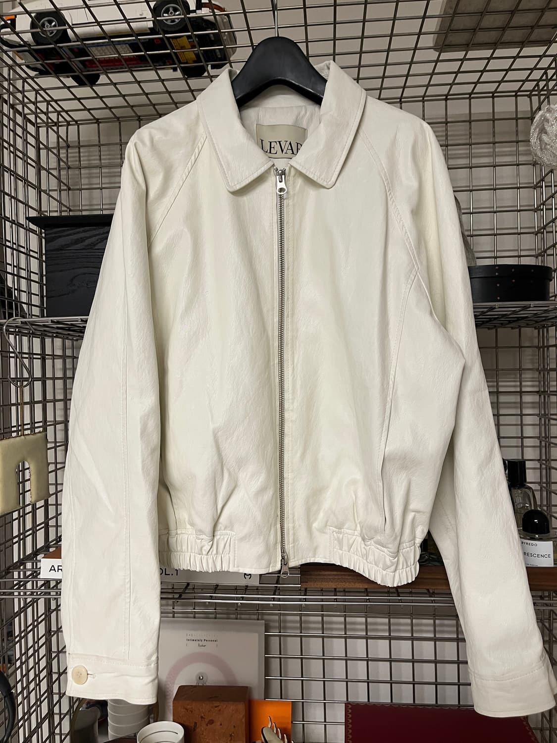 르바 LEVAR 레더 크롭 블루종 화이트 상품이미지1