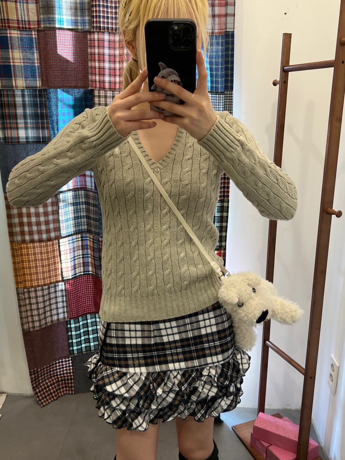 폴로 그레이쉬 베이지 브이넥 꽈배기 니트  상품이미지1