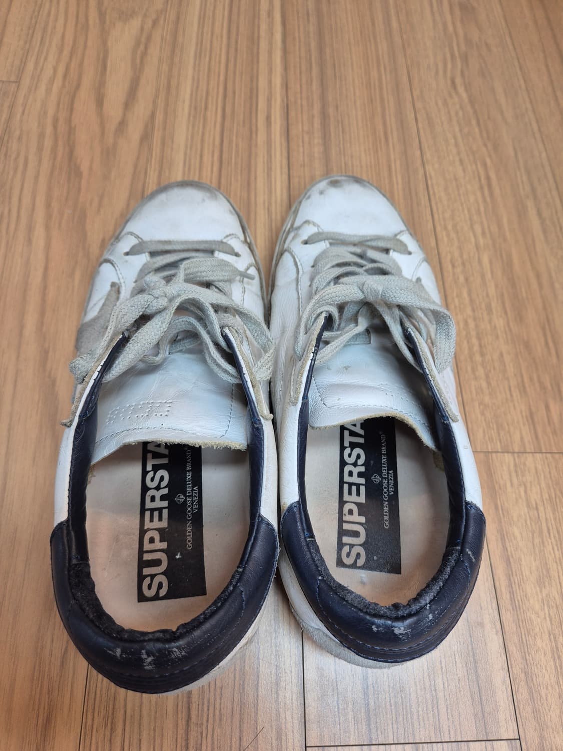골든구스 슈퍼스타 화이트 스니커즈 37사이즈입니다

- 브랜드: 골든구스 상품이미지2