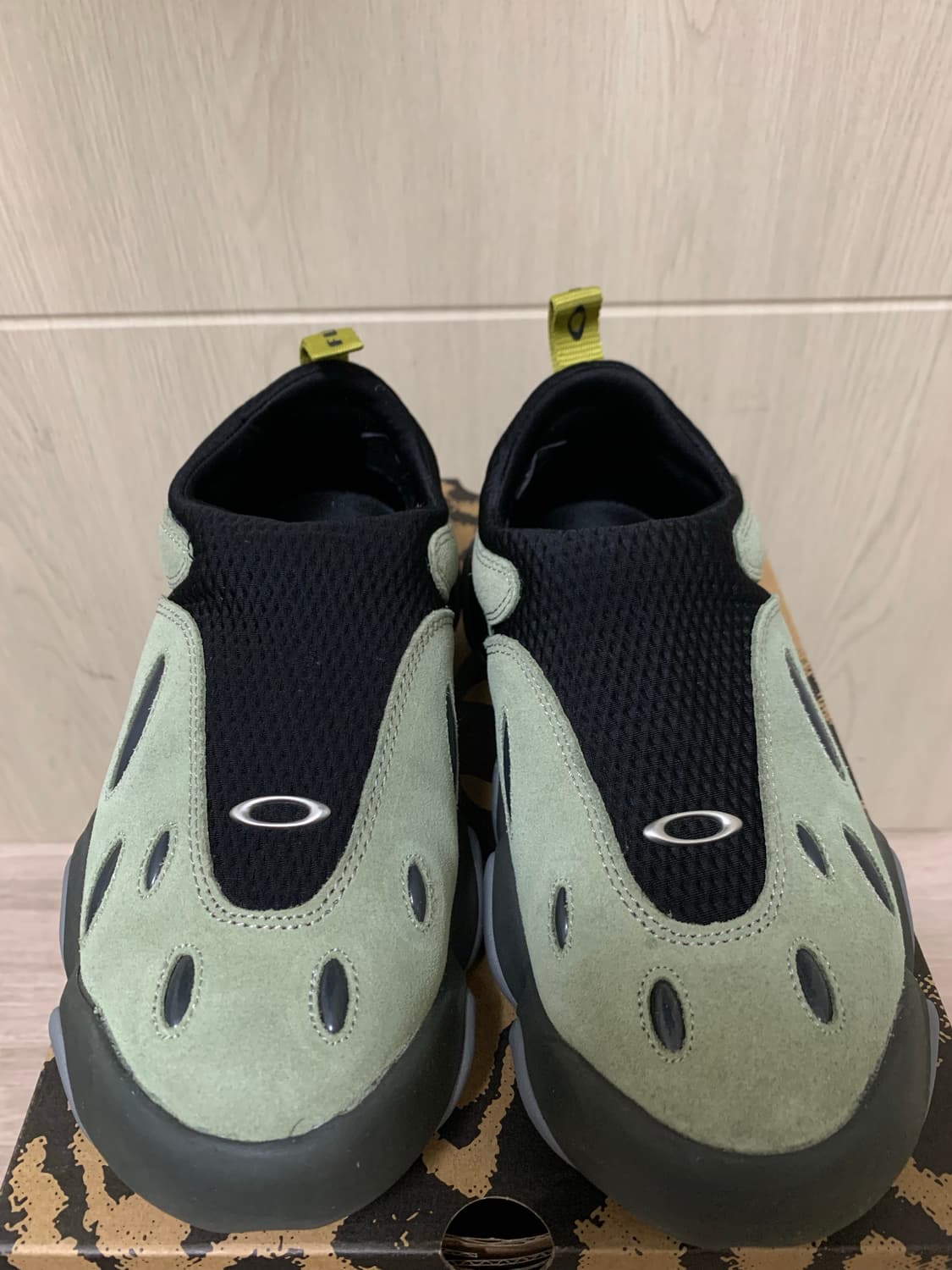 오클리 팩토리 팀 x 브레인 데드 오비탈 플래시 티 블랙 상품이미지3