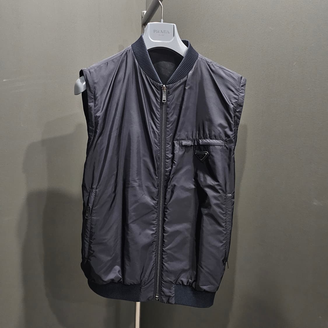 프라다 리버시블 가죽&나일론 봄버자켓( 조끼로도 활용가능) 상품이미지6