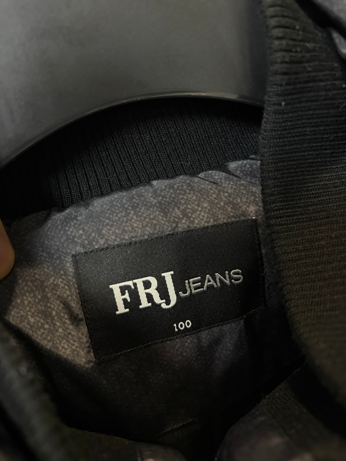 (100) frj 덕다운 락시크 차콜 견장 패딩 상품이미지5