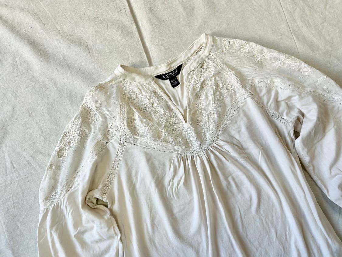 아이보리 레이스 디테일 티셔츠 상품이미지3