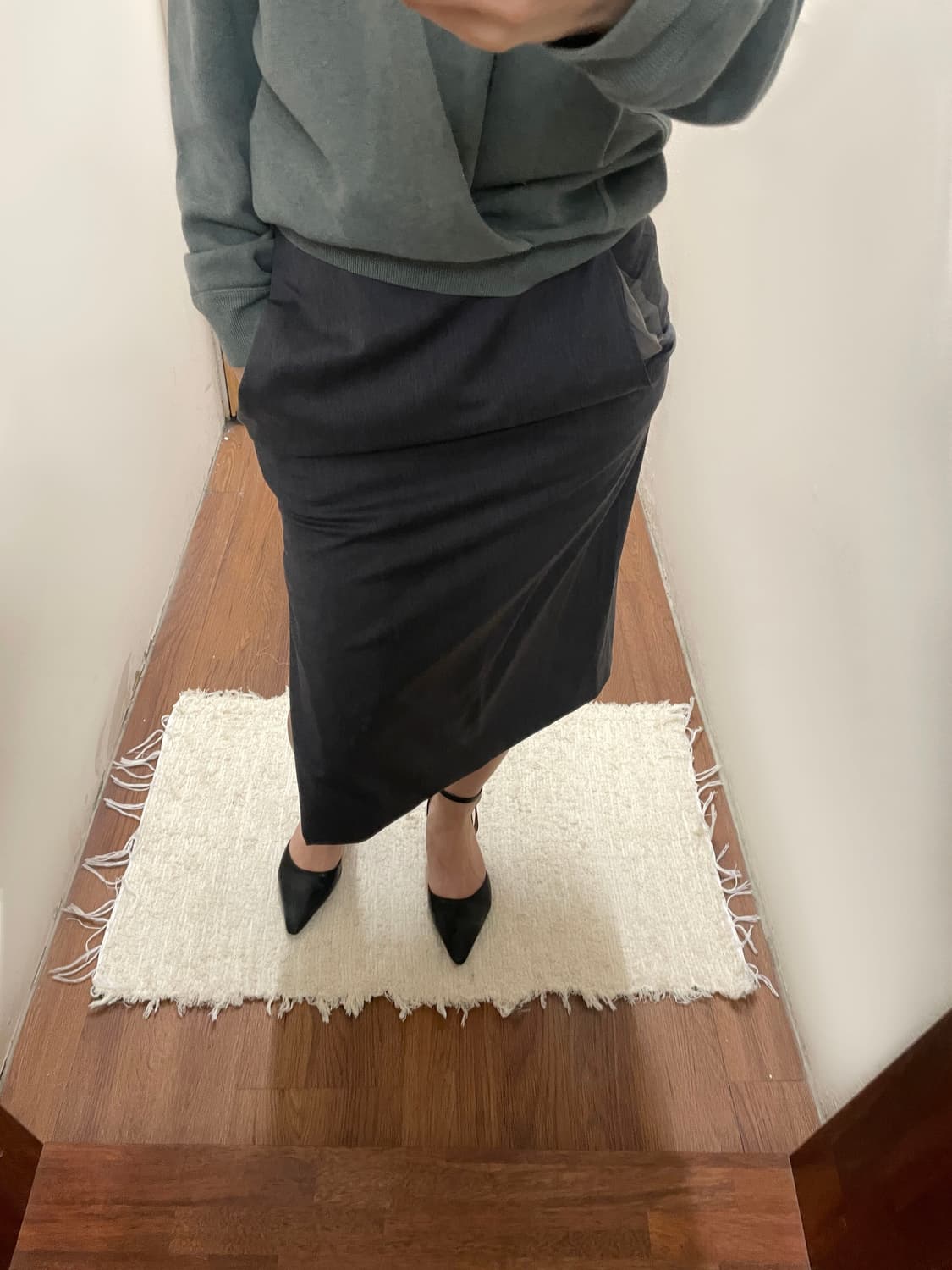 비비안웨스트우드 미디 스커트 더블 오픈 포켓 디테일 H라인 그레이 상품이미지1