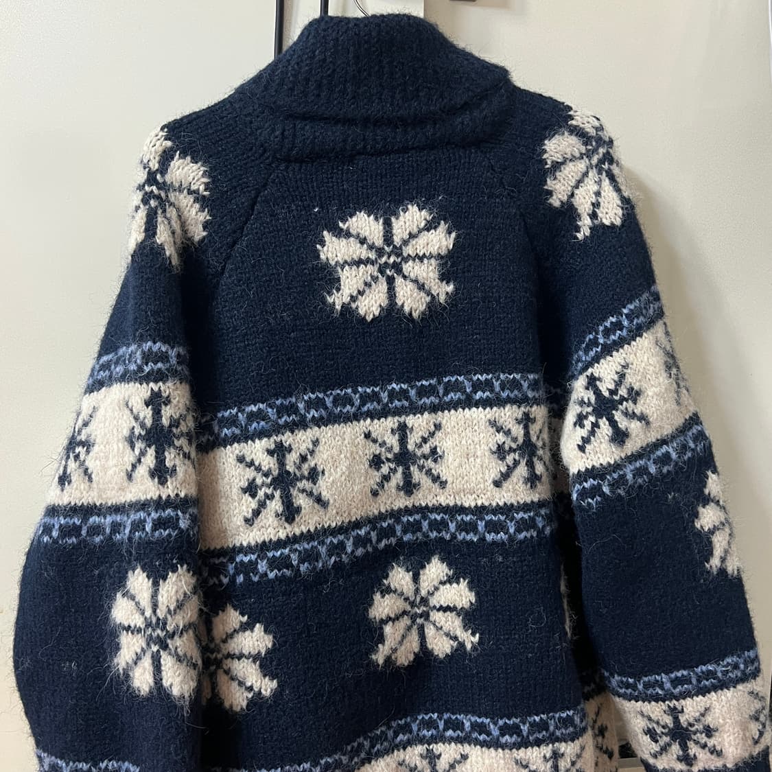 벤힛 코위찬 가디건 니트 노르딕 스웨터 / 디스이즈네버댓 마리떼 마뗑킴 상품이미지5