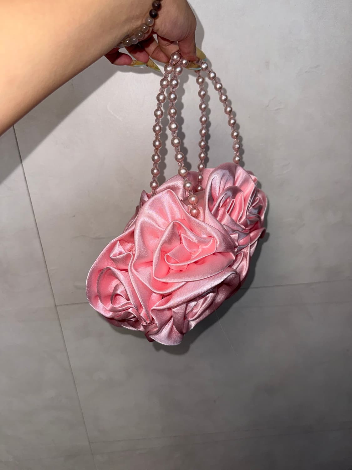 Baby pink satin rose pearl hand bag 상품이미지3