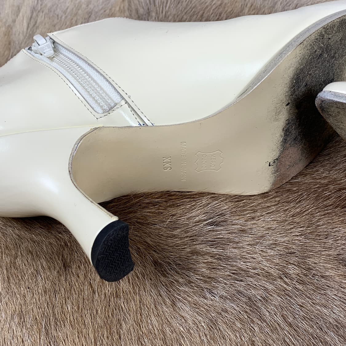 언더커버 22SS 스틸레토 레더 펌프스 힐 상품이미지9