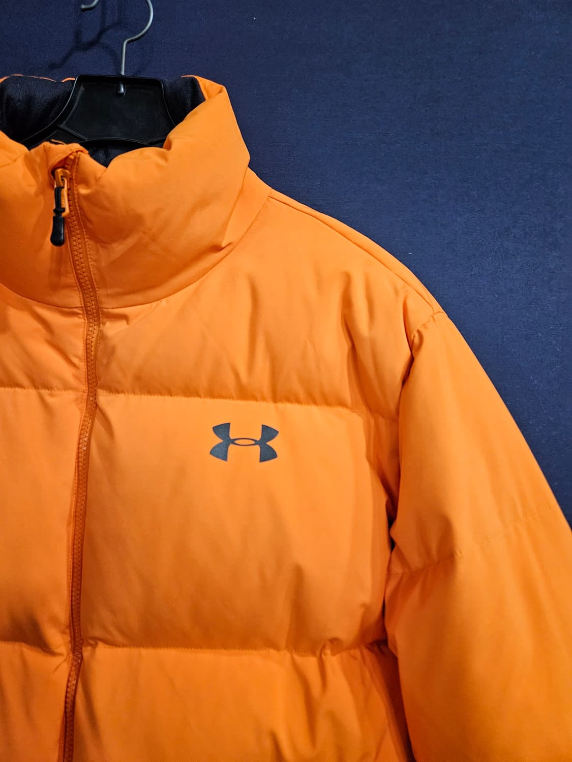 언더아머 오렌지 남성 세미오버핏 100 덕다운 패딩  상품이미지4