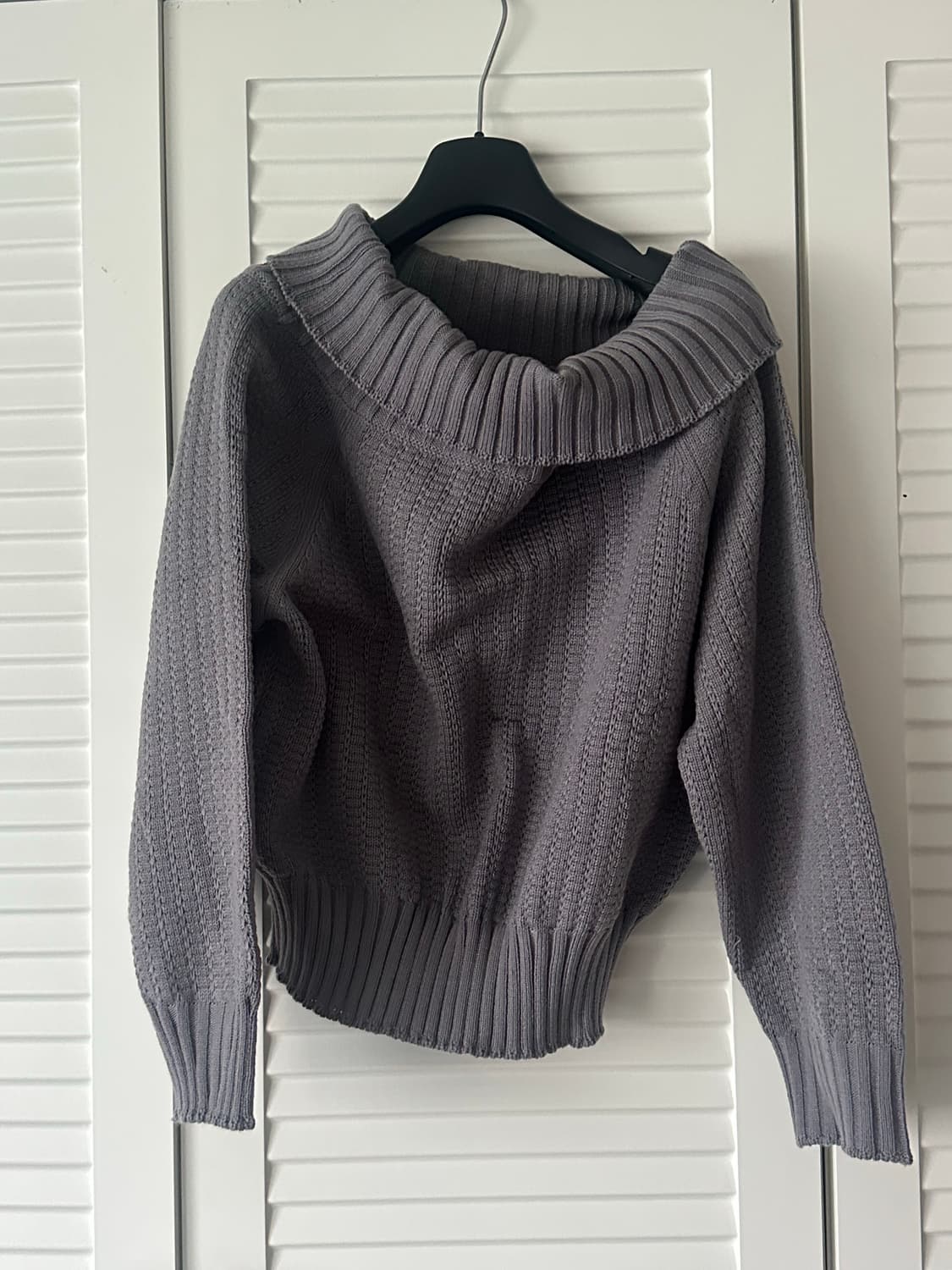 그레이 오프숄더 니트 상품이미지1