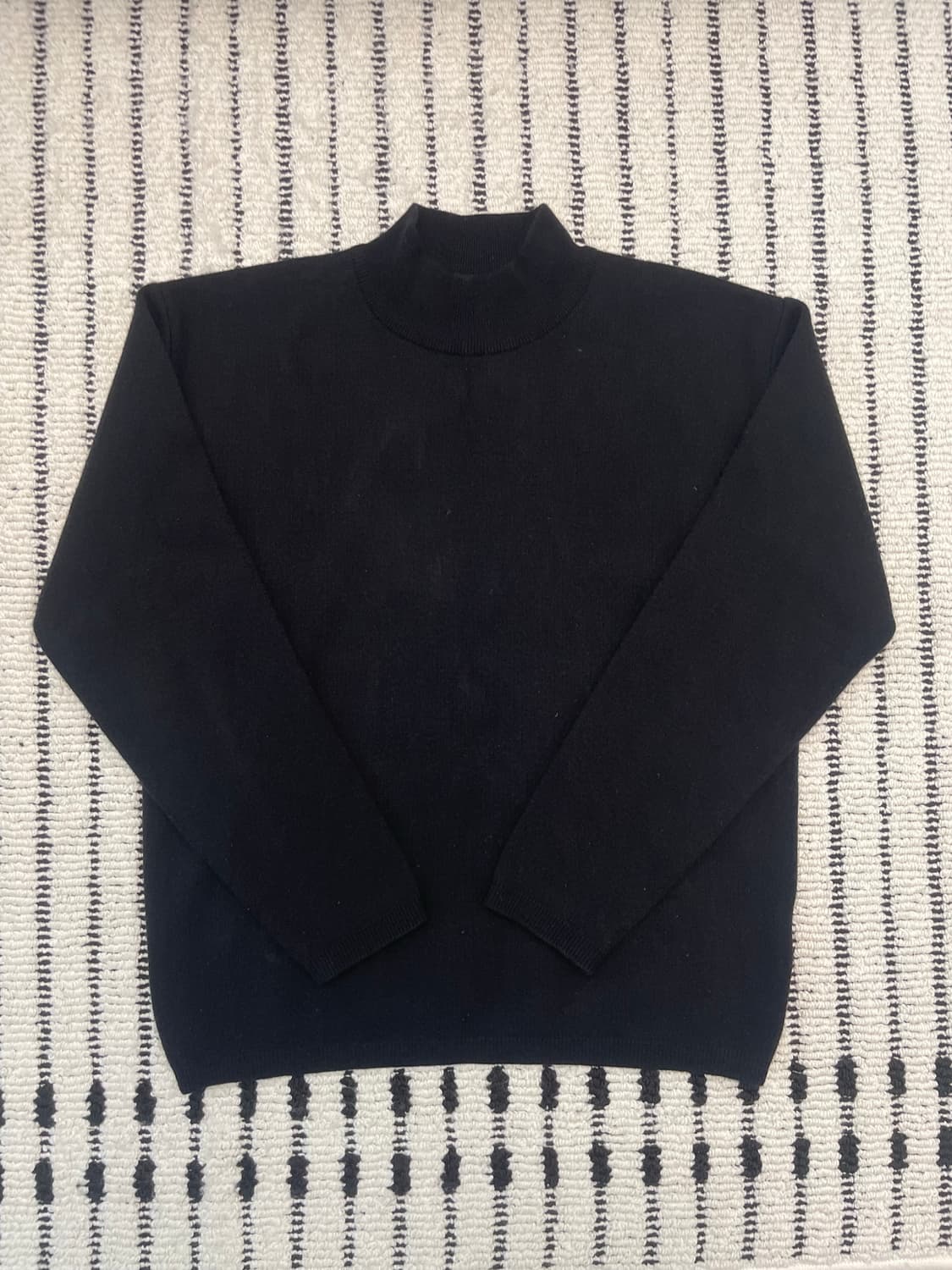 쿠어(Coor) 울 케시 혼방 모크넥 니트 블랙 상품이미지1