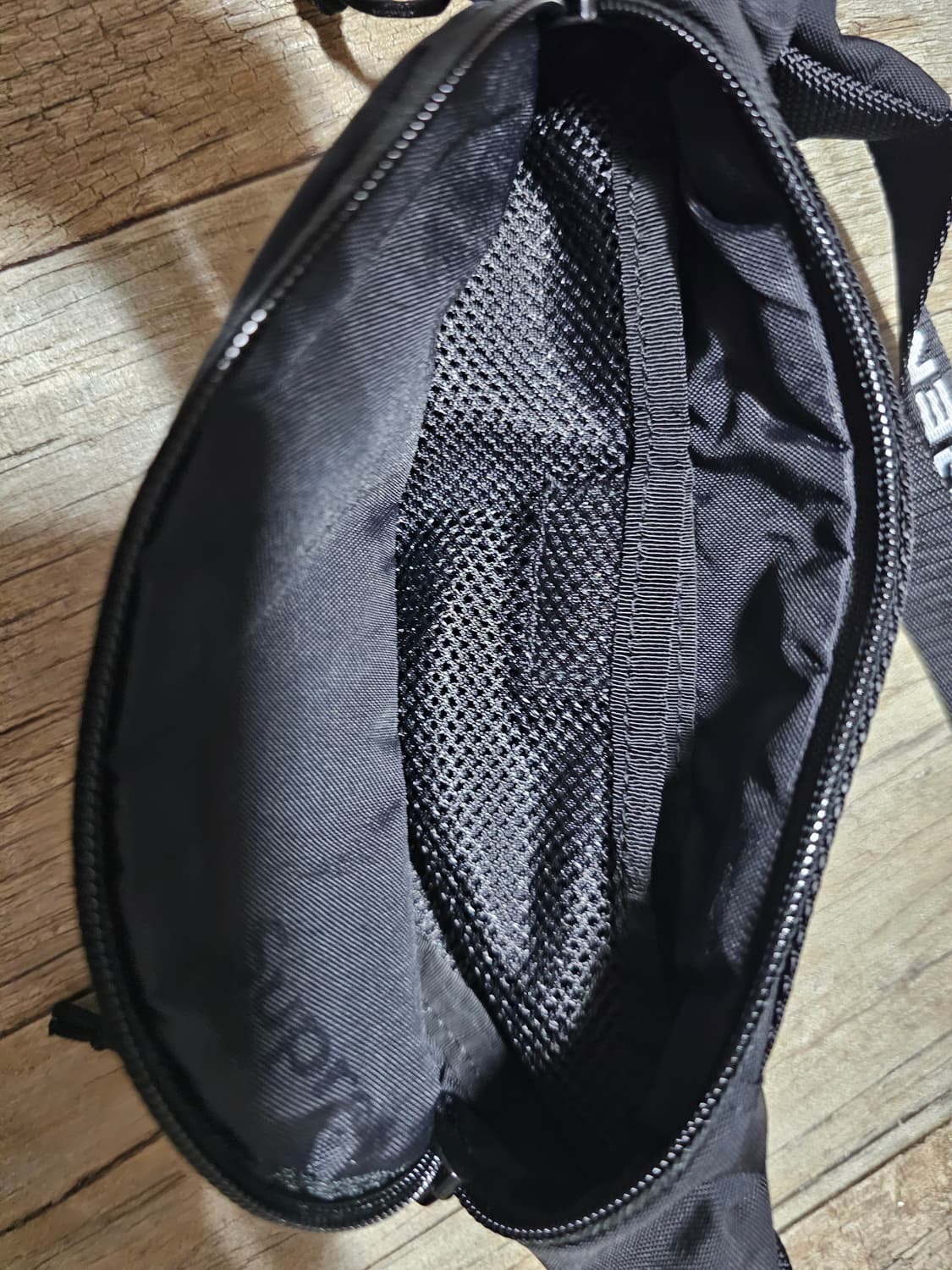 슈프림 웨이스트백 블랙 22FW 상품이미지3